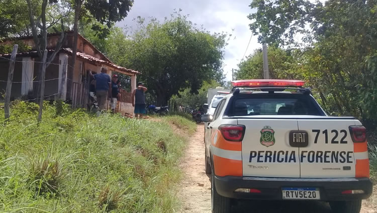 Cadáver de idoso amarrado encontrado em Aurora no banheiro de sua casa