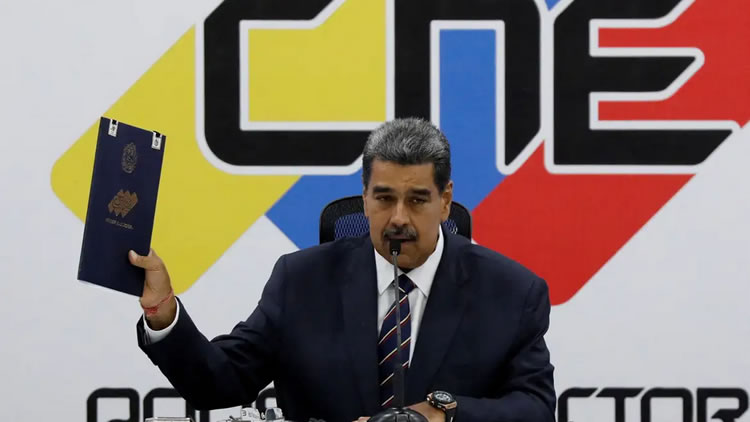 Maduro entrega atas eleitorais do seu partido à Justiça da Venezuela