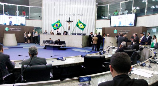 Deputados cobram esclarecimentos de Quintino Vieira sobre denúncia em licitações da SOP