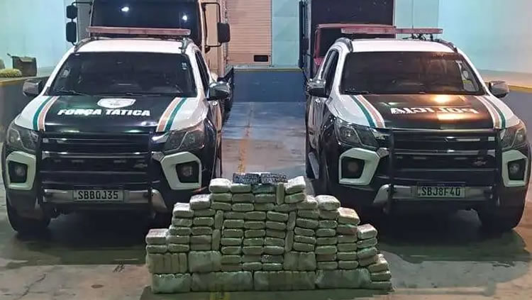 Caminhoneiro é preso transportando 135 kg de maconha com nota fiscal que indicava artesanato