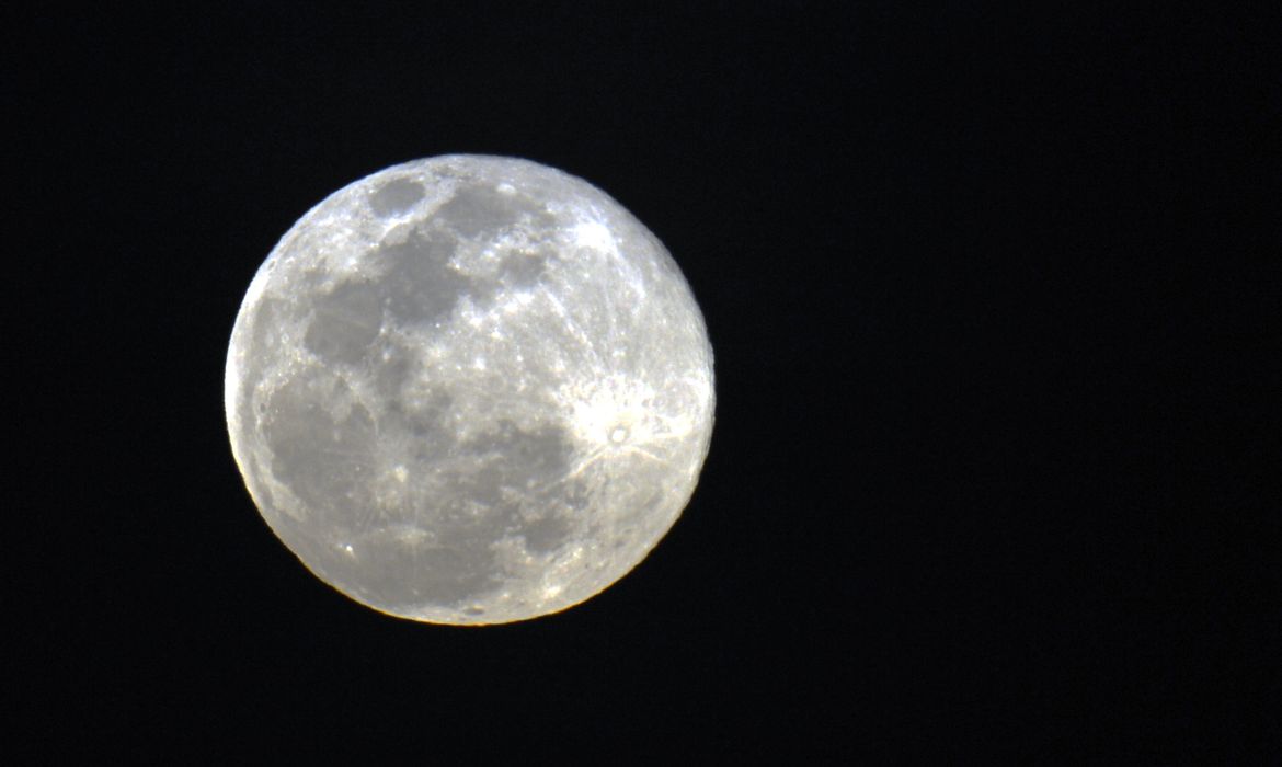 Noite desta quarta-feira terá Superlua Azul