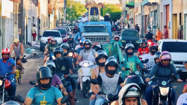 Carreata com imagem histórica de Mãe das Dores abre Romaria em Juazeiro do Norte