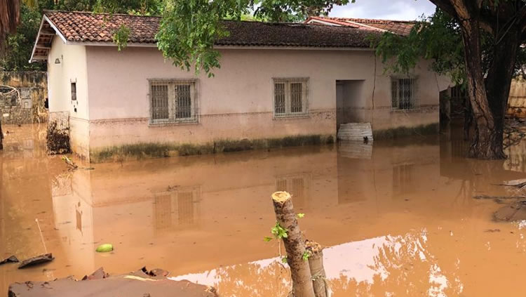 Chuva de 104,5 milímetros em Juazeiro do Norte provoca alagamentos e causa transtornos