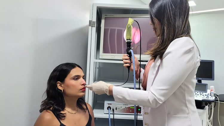 Ceará realiza primeira cirurgia de mudança vocal em mulheres trans.