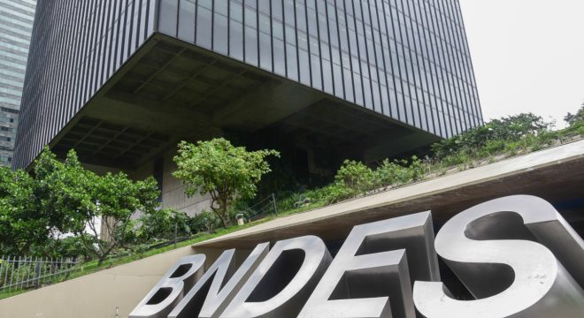 Com 900 vagas e salários de quase R$21 mil, BNDES divulga edital de concurso público