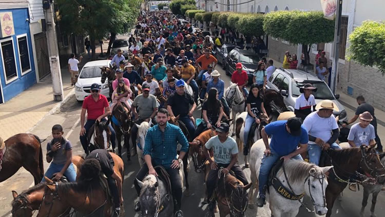 Acompanhe a abertura da 45ª vaquejada de Juazeiro do Norte