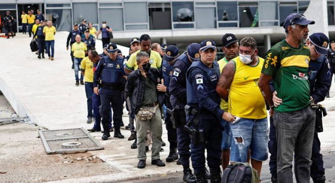 STF tem maioria para tornar réus mais 245 denunciados por ato golpista