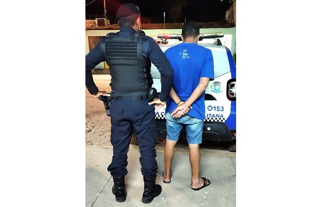 Homem preso no Juazeiro ameaçava a mãe de 78 anos e desacatou policiais municipais