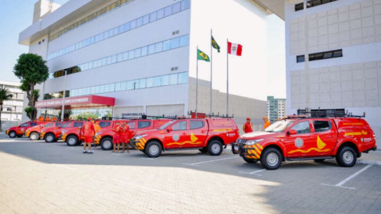 Corpo de Bombeiros de Juazeiro do Norte recebe nova viatura para buscas e salvamentos