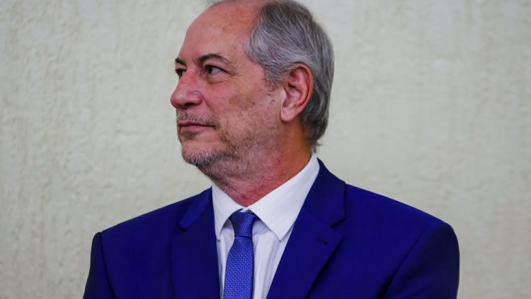 Ciro culpa venda da Eletrobras e "covardia do governo Lula" por apagão