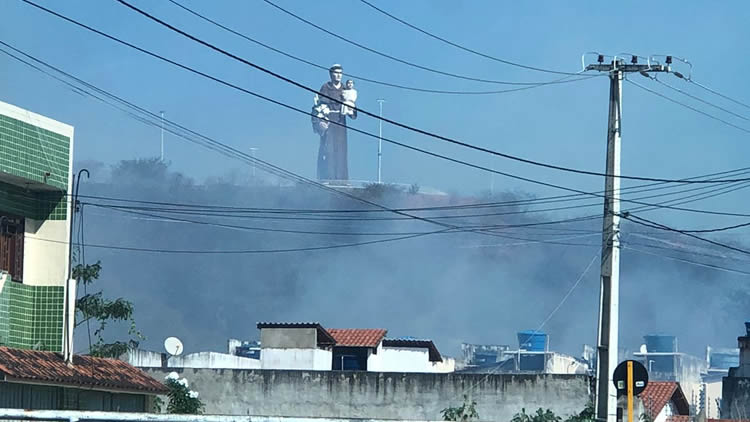 Incêndios florestais causam preocupação e correria em Barbalha nesta quarta-feira, 04