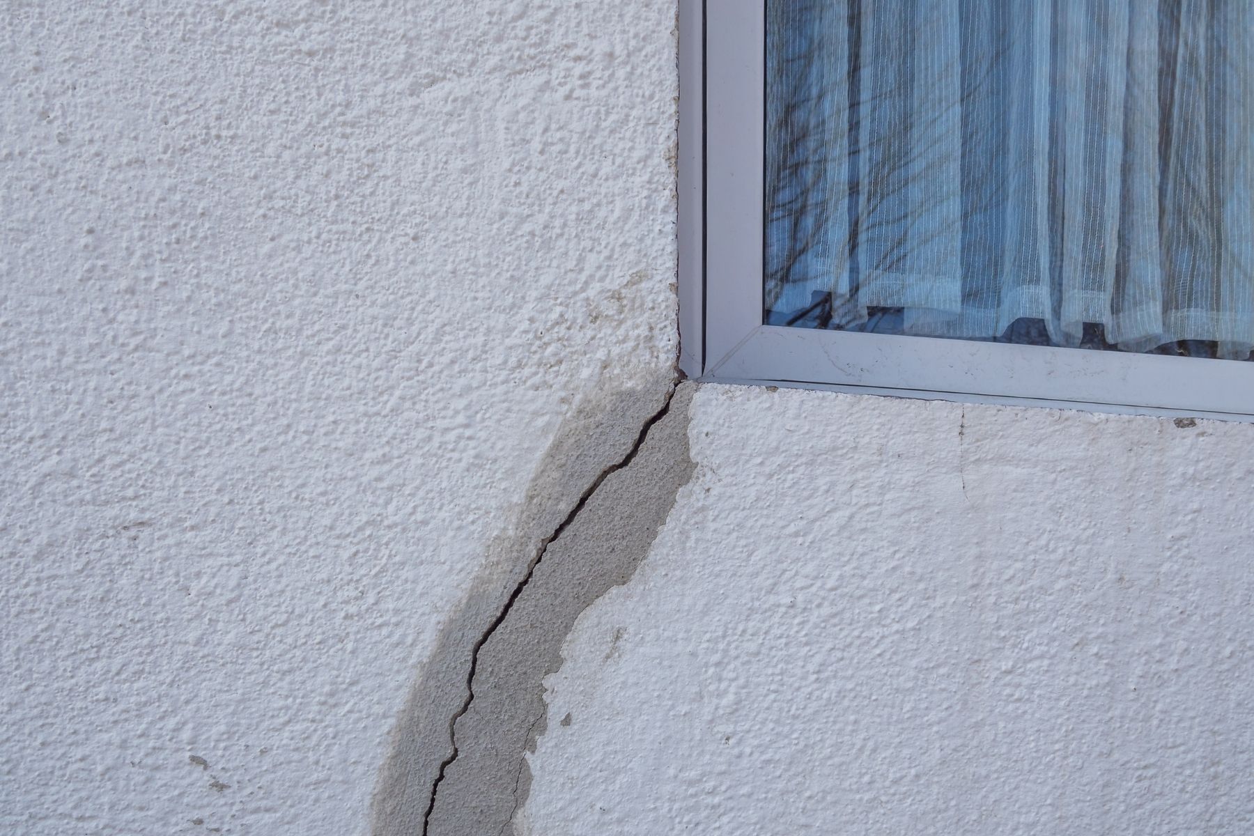 Explosão de rochas em obras do Cinturão das Águas causa danos e assusta moradores da Ponta da Serra