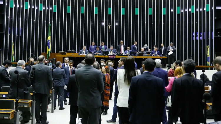 Emendas parlamentares pioram execução das políticas, diz especialista