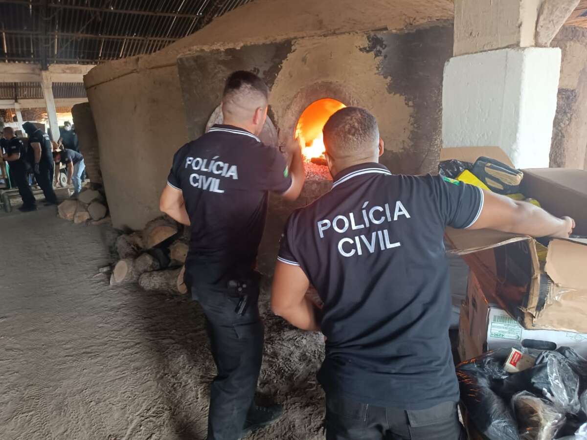 Mais de uma tonelada de drogas são incineradas pela Polícia Civil do Ceará nesta sexta, 6