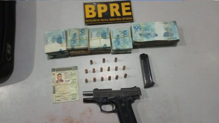 Homem é flagrado com pistola e R$ 67 mil em Maracanaú