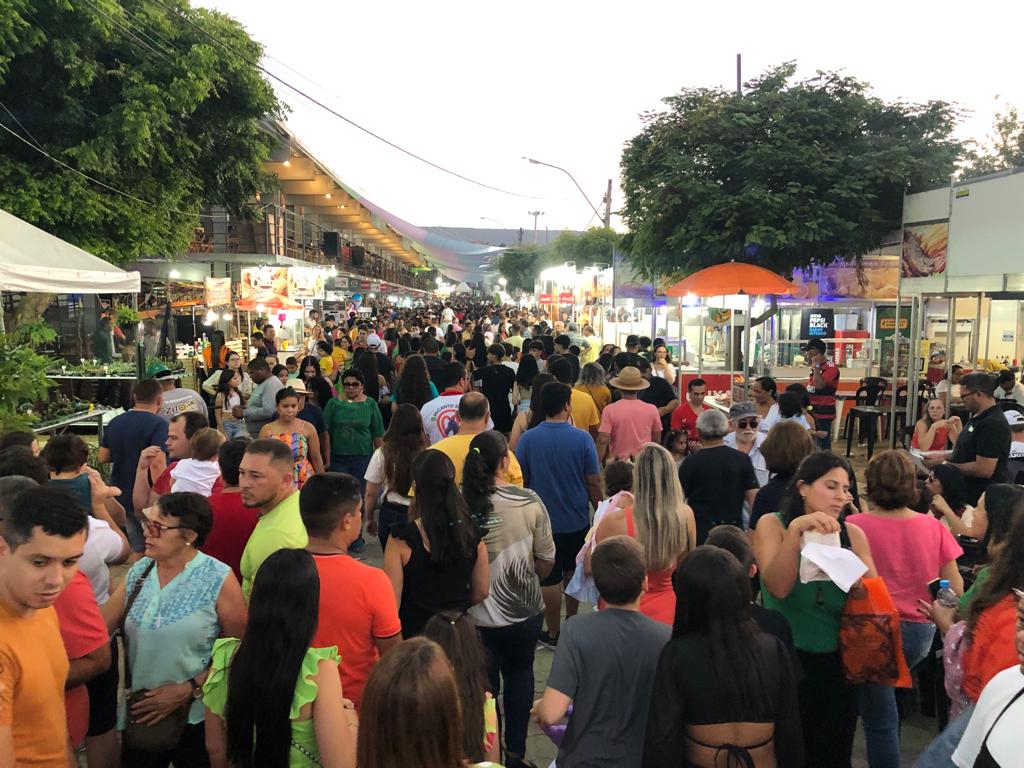 Movimentação intensa de público no Parque Pedro Felício Cavalcanti