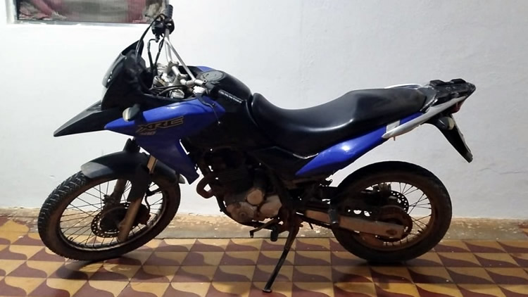 Condutor de moto adulterada em Potengi abandona o veículo e foge da PM por um matagal