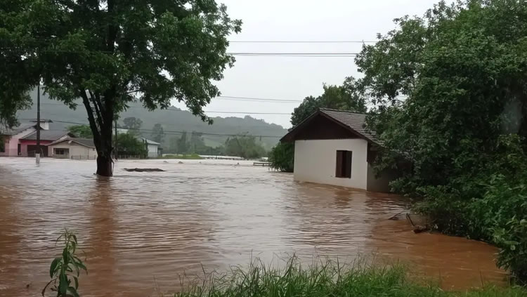 Novos temporais matam quatro pessoas no Rio Grande do Sul