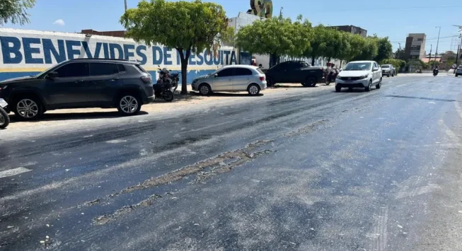 Sol forte e calor derretem asfalto de cidade no Ceará