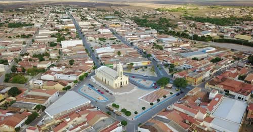Jovem tenta entrar com faca em escola de Campos Sales mas é detido por vigilante
