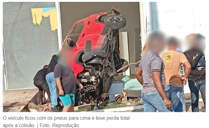 Carro colide com moto, atinge caminhão-cegonha e invade escola em Juazeiro do Norte