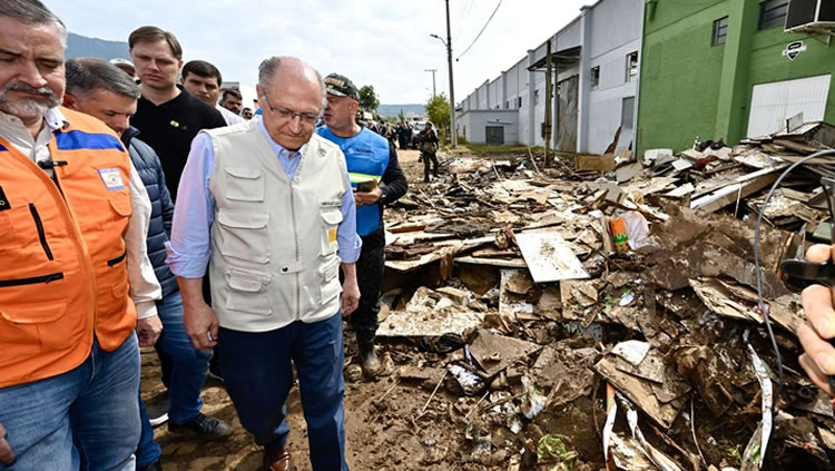 Alckmin anuncia R$ 741 milhões para cidades do RS afetadas por ciclone