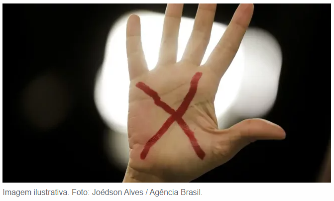 Homem é condenado a 26 anos de prisão por crime de feminicídio em Brejo Santo