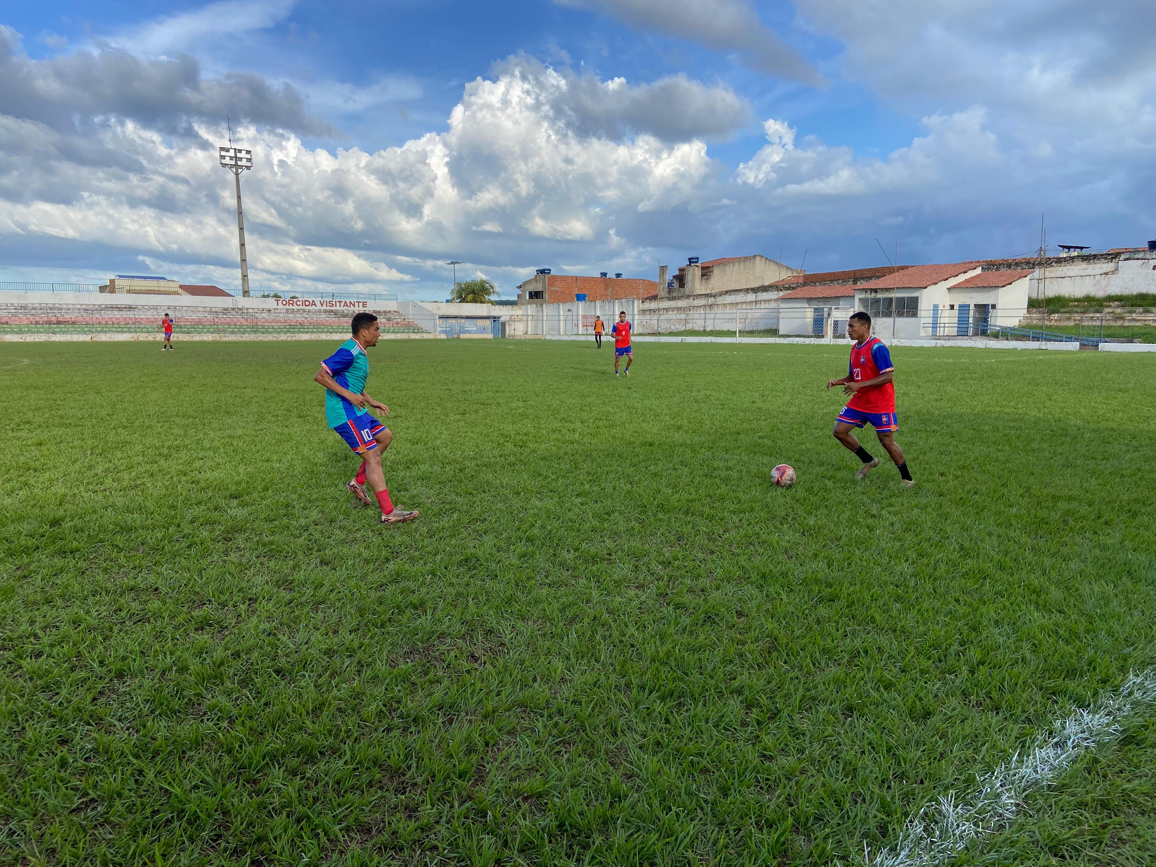 O segredo é trabalho e experiência, afirma Emílio Bernardo sobre objetivo do Barbalha de retornar à primeira divisão cearense