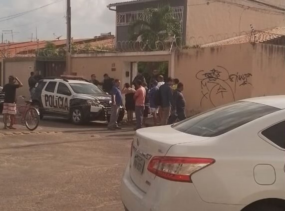 Mulher é morta pelo marido ao tentar sair de casa em Fortaleza; filho de 11 anos presenciou o crime