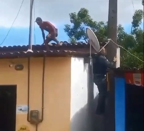 "Mão de Chumbo" causa desordem no Cariri e corre por telhados para fugir da PM em Nova Olinda