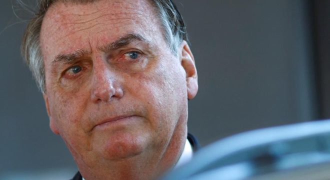 Ex-presidente Bolsonaro passará por três novas cirurgias