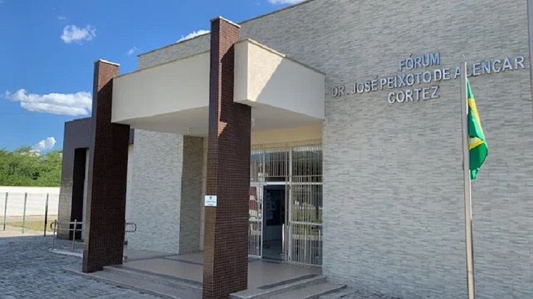 Homem é condenado a 23 anos de prisão por matar patrão com marteladas em Assaré