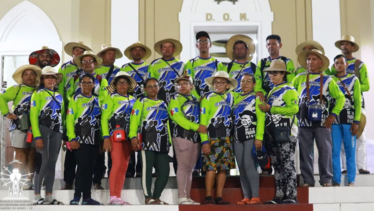 Romeiros de Ouro Branco - AL percorrem 530 km a pé para chegar a Juazeiro do Norte