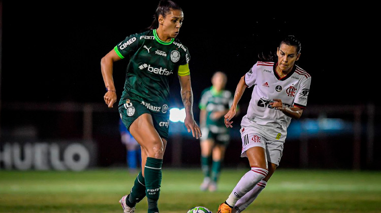 Palmeiras vence Flamengo para assumir liderança do Brasileiro Feminino