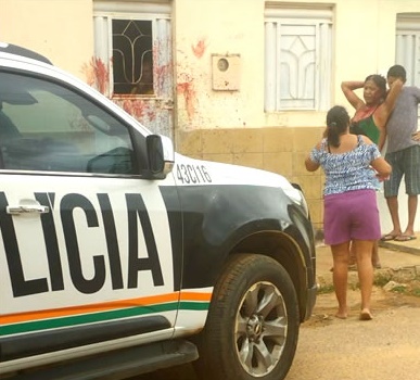 Mulher é esfaqueada após discussão num bar em Brejo Santo durante bebedeira