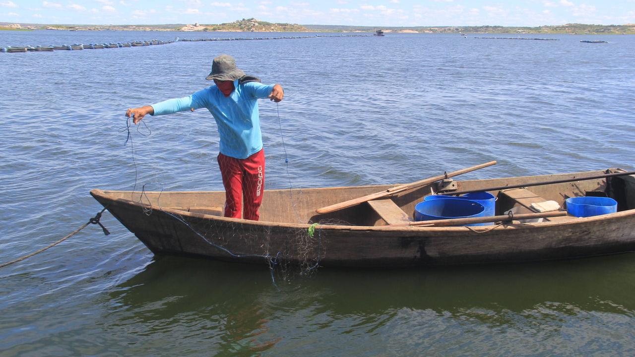 Pescador é assaltado durante travessia pelo açude Orós; todo o valor apurado com a venda de peixes foi roubado