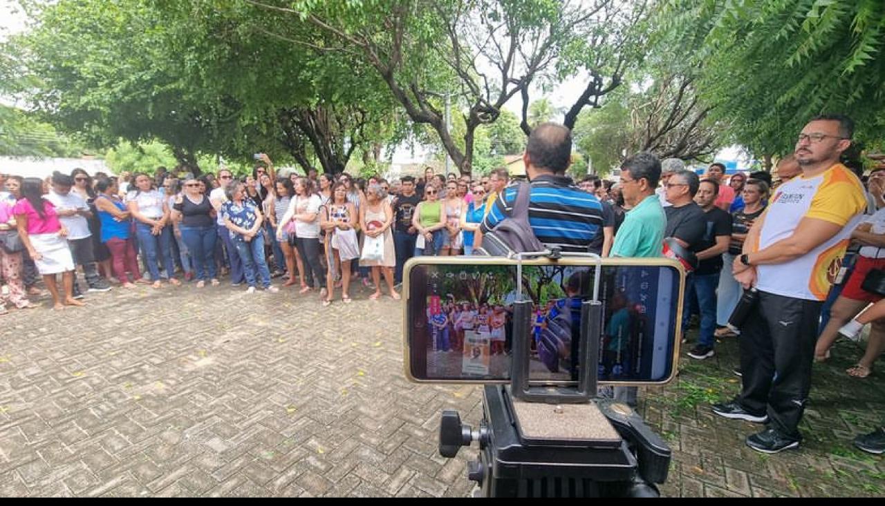 Servidores públicos de Juazeiro do Norte aprovam deflagração de greve geral