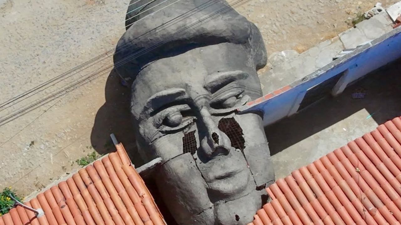 Após 39 anos paralisada, estátua de Santo Antônio tem cabeça instalada em Caridade