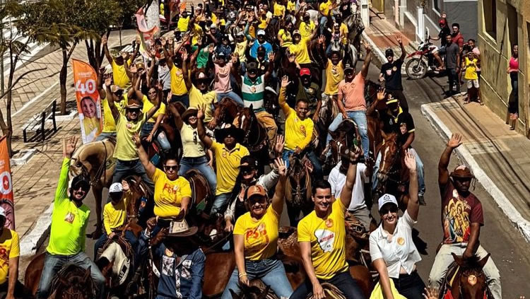 Altaneira: Késia Alcântara participa de cavalgada e promete resgatar a vaquejada no município