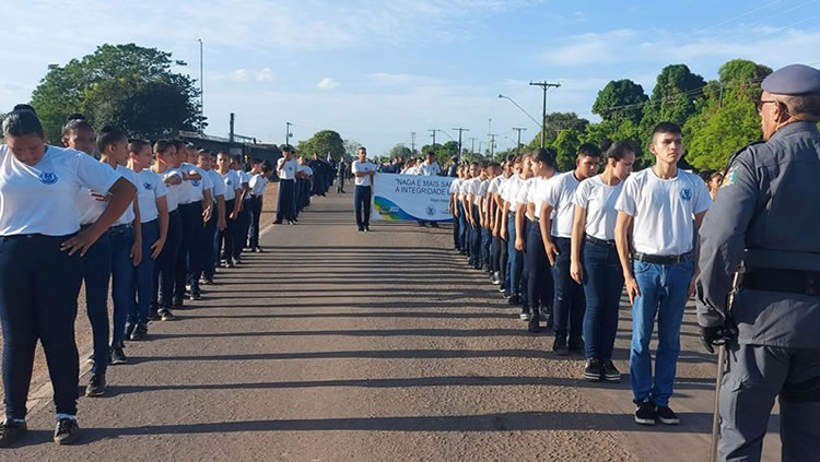 Governo federal vai encerrar programa de escolas cívico-militares