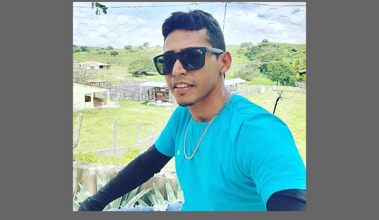 Um morto e outro ferido em Juazeiro após moto bater num poste