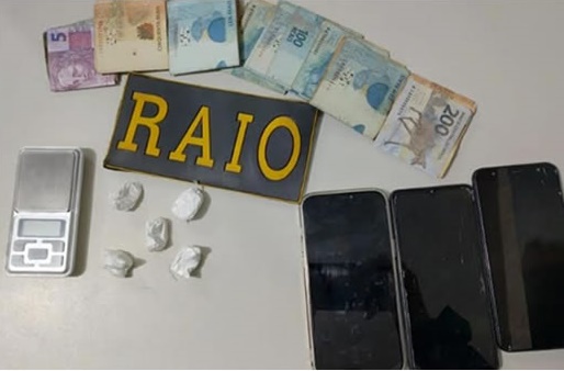 Raio apreende cocaína e prende mulher com mais de R$ 4 mil em Icó