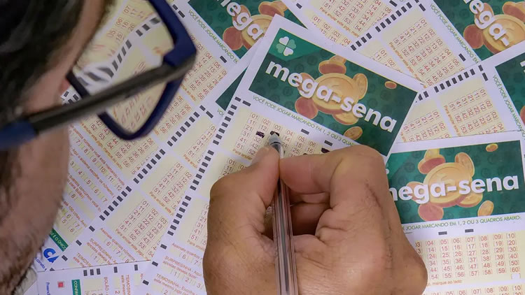 Duas apostas acertam seis números da Mega-Sena e ganham quase R$ 15 mi